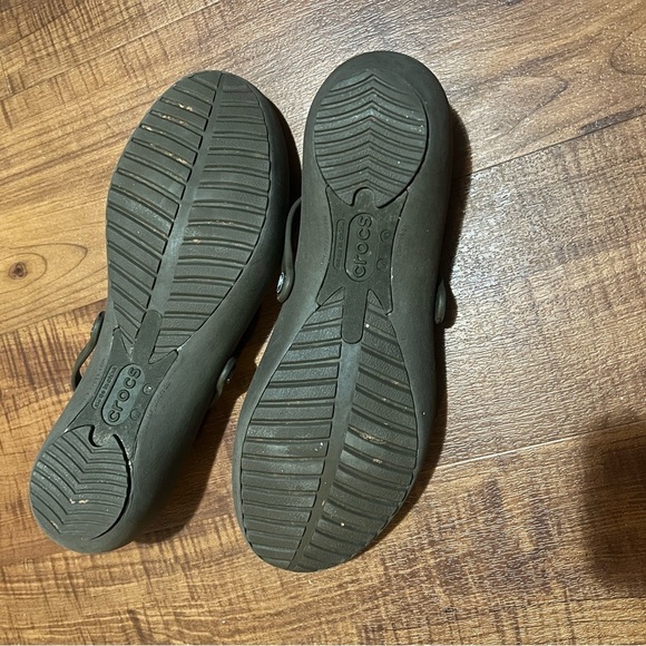 Womens Brown Crocs Alice Mary Janes Slip Resistant Flats Croc Sandles Size 10 - Picture 7 of 9